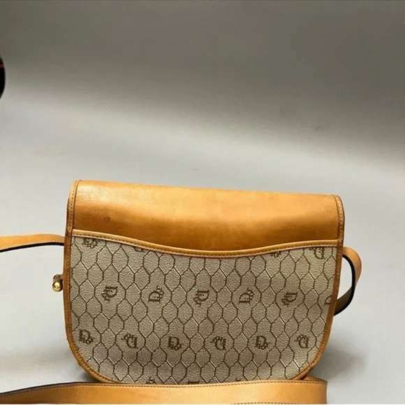 Elegant Tan and Cream Designer Shoulder Bag Set - Picture 5 of 16